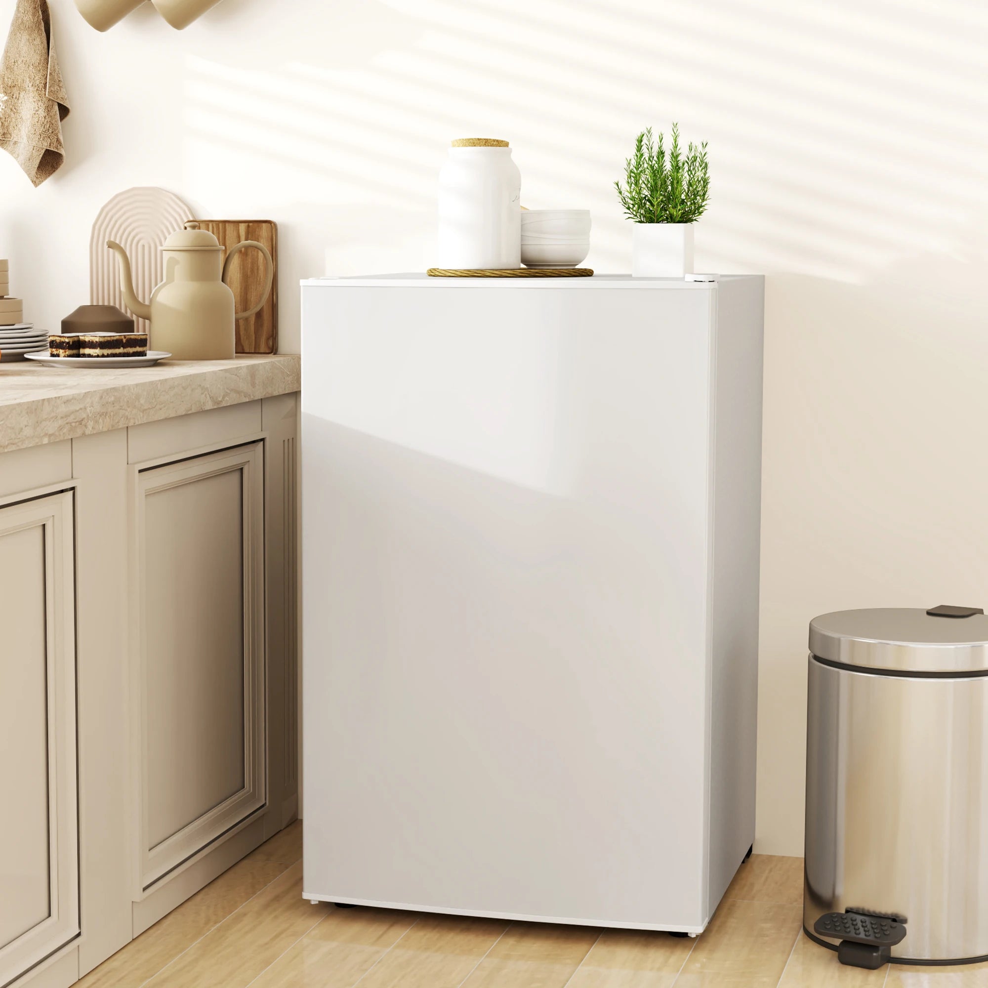 HOMCOM Mini Fridge with Freezer, 4.5 Cu.Ft Small Refrigerator with Adjustable Thermostat, Energy Efficient, Low Noise, Mini Refrigerator for Bedroom, Dorm, Office, White